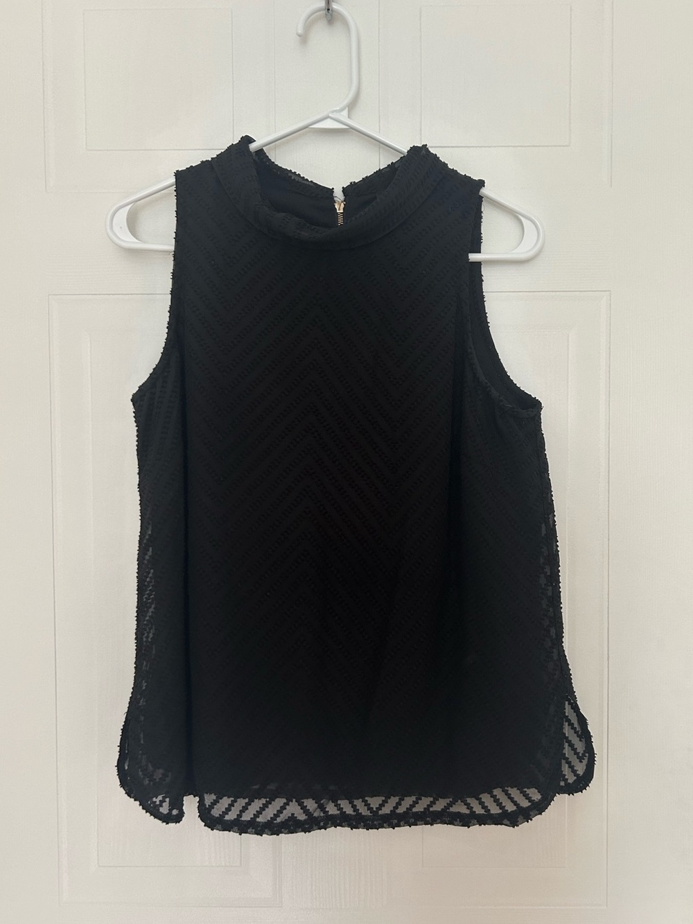 bobeau Black Sleeveless Chevron Lace Shell - Women’s Size S
